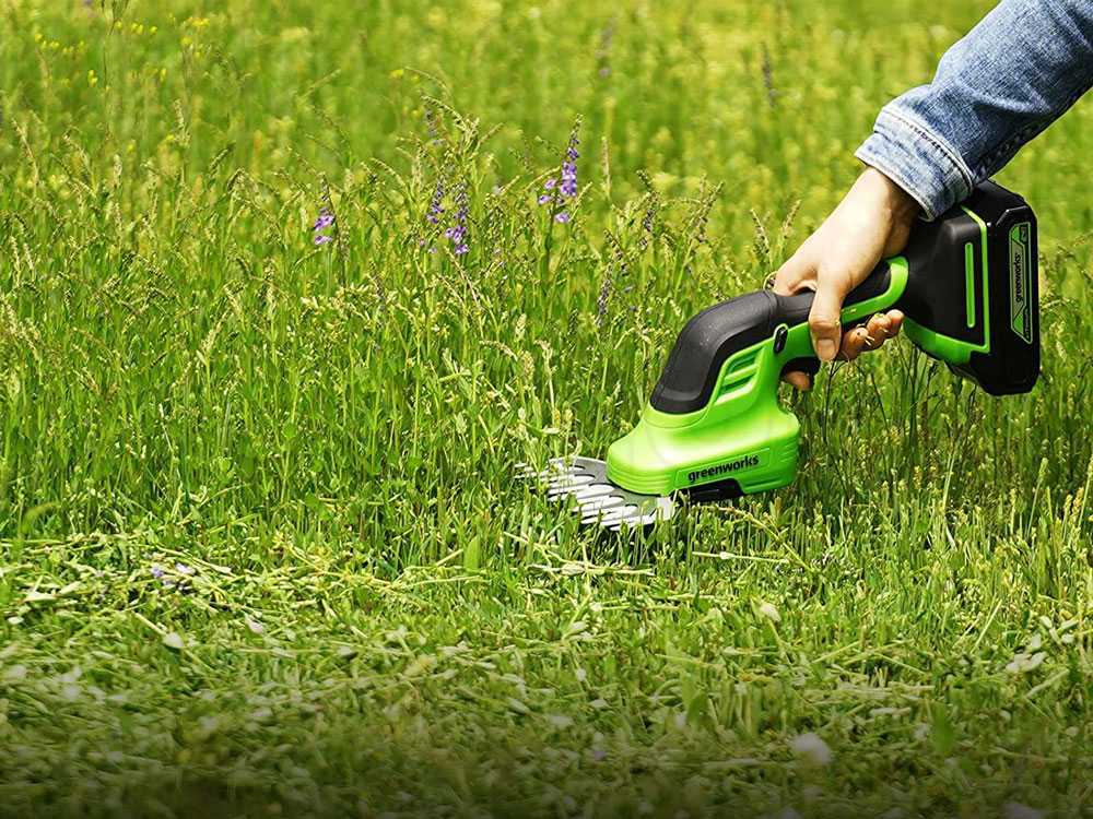 Аккумуляторные садовые ножницы-кусторез Greenworks